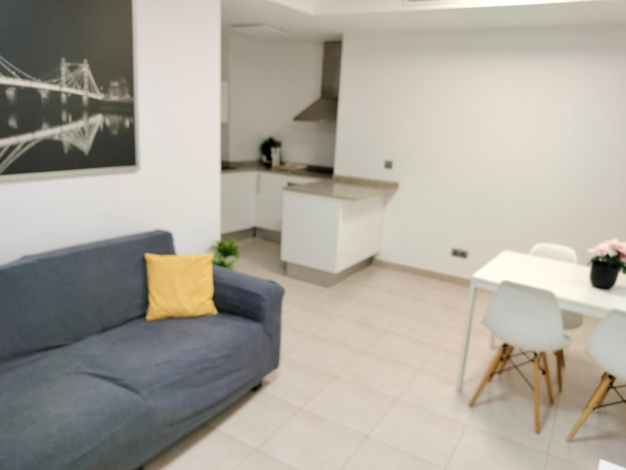 Apartaments Puigcardener 1 Манреса Экстерьер фото